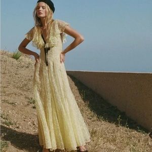 ISO Doen audette dress size small!